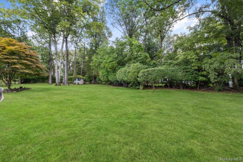 451 Beechmont Drive, New Rochelle, NY 10804 - Photo 30 of 36
