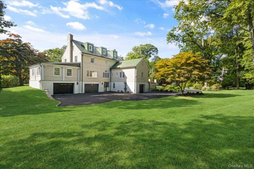 451 Beechmont Drive, New Rochelle, NY 10804 - Photo 31 of 36
