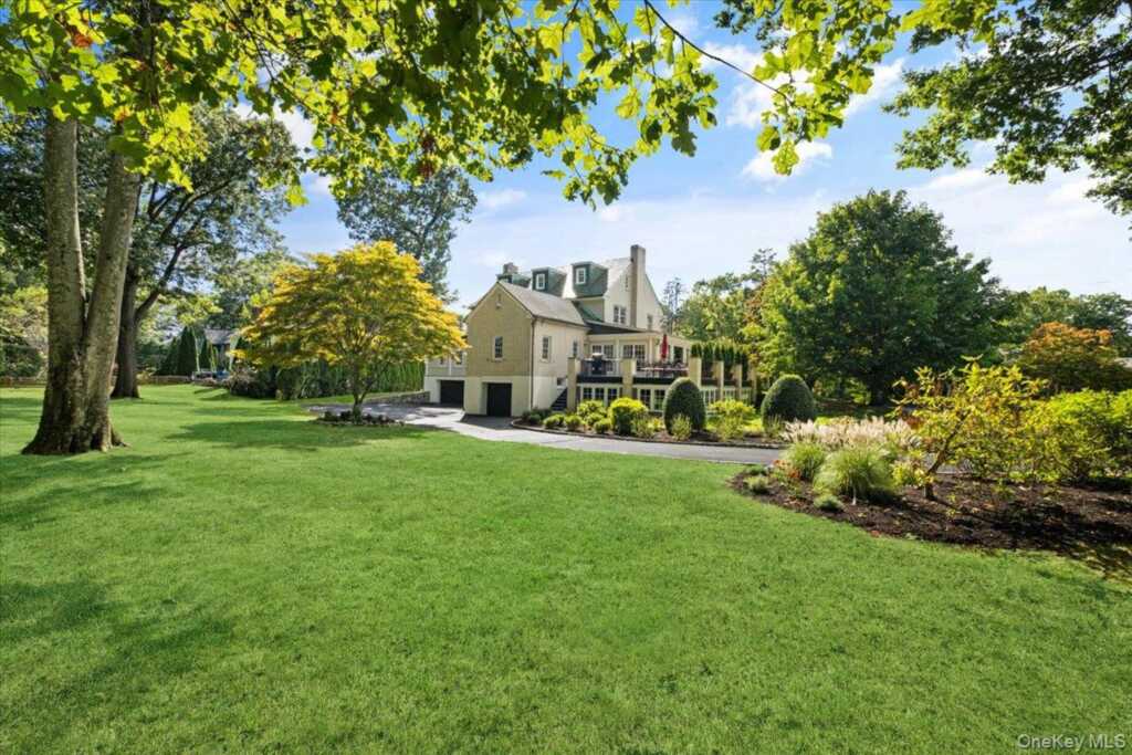 451 Beechmont Drive, New Rochelle, NY 10804 - Photo 32 of 36