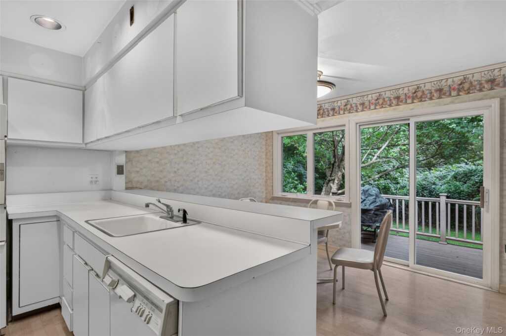 38 Beverly Road, White Plains, NY 10605 - Photo 16 of 50