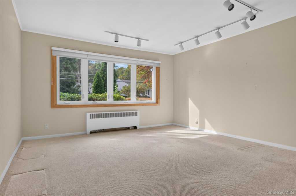 38 Beverly Road, White Plains, NY 10605 - Photo 5 of 50