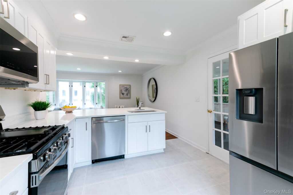 8 Belmont Avenue, Rye, NY 10580 - Photo 6 of 35