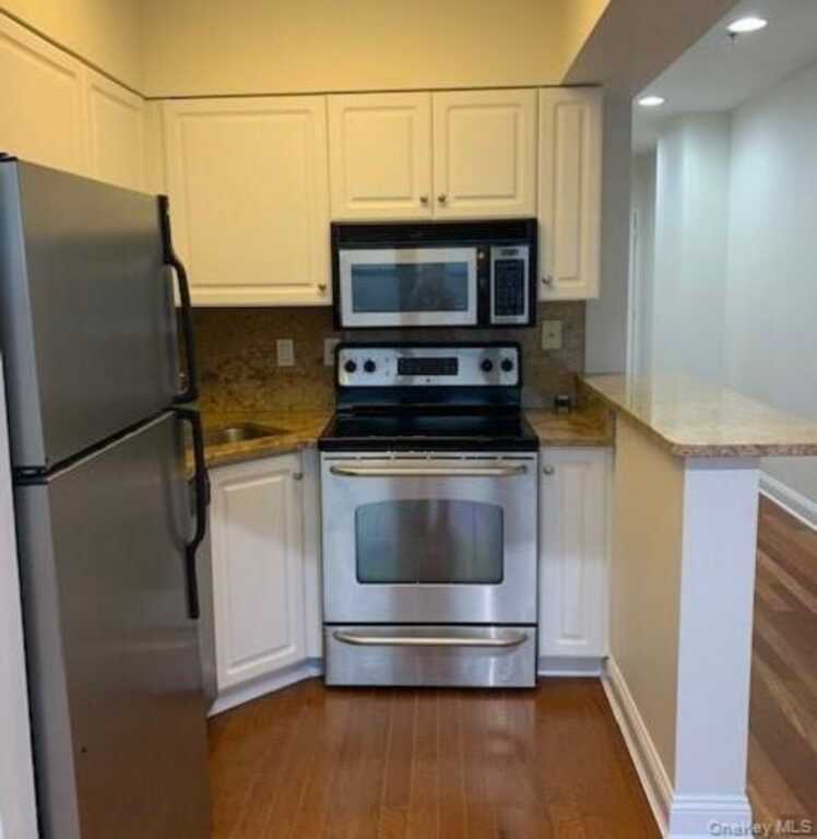 100 New Roc City Place, Unit #413, New Rochelle, NY 10801 - Photo 5 of 17