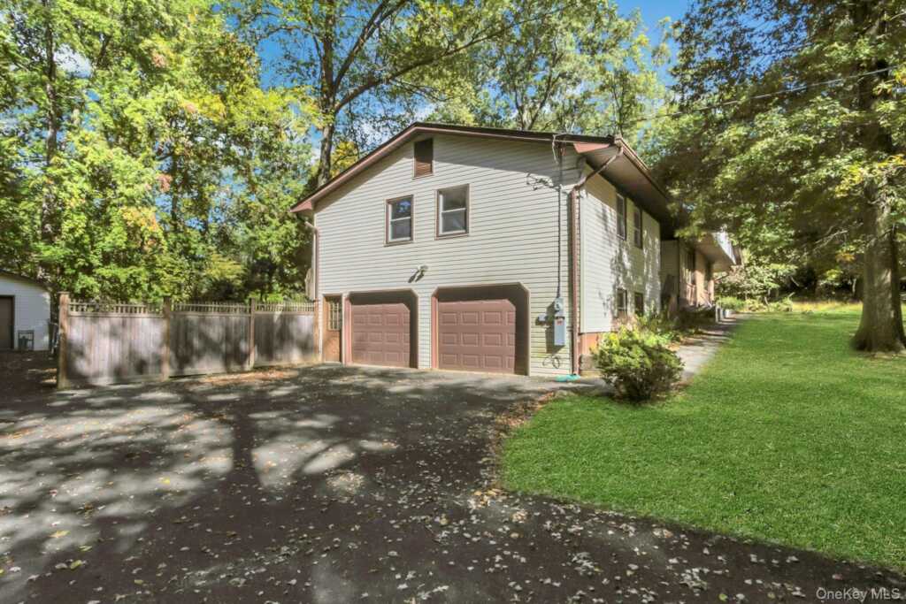 61 Rolling Ridge Road, New City, NY 10956 - Photo 2 of 23