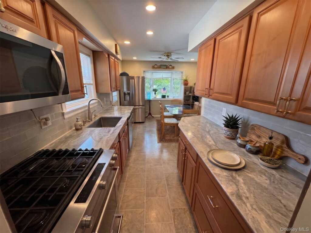 61 Lonergan Drive, Suffern, NY 10901 - Photo 3 of 21