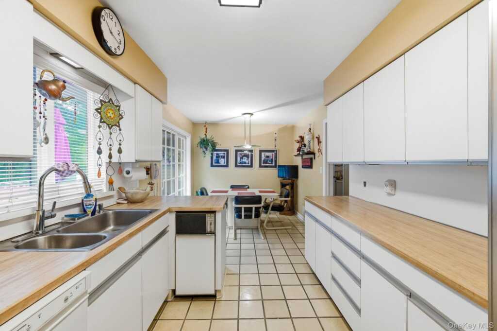 36 Havermill Road, New City, NY 10956 - Photo 5 of 24