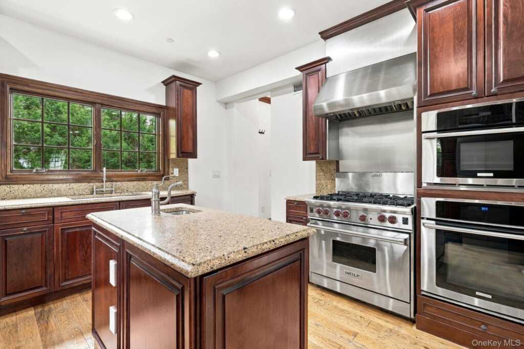 265 Old Mamaroneck Road, White Plains, NY 10605 - Photo 13 of 48