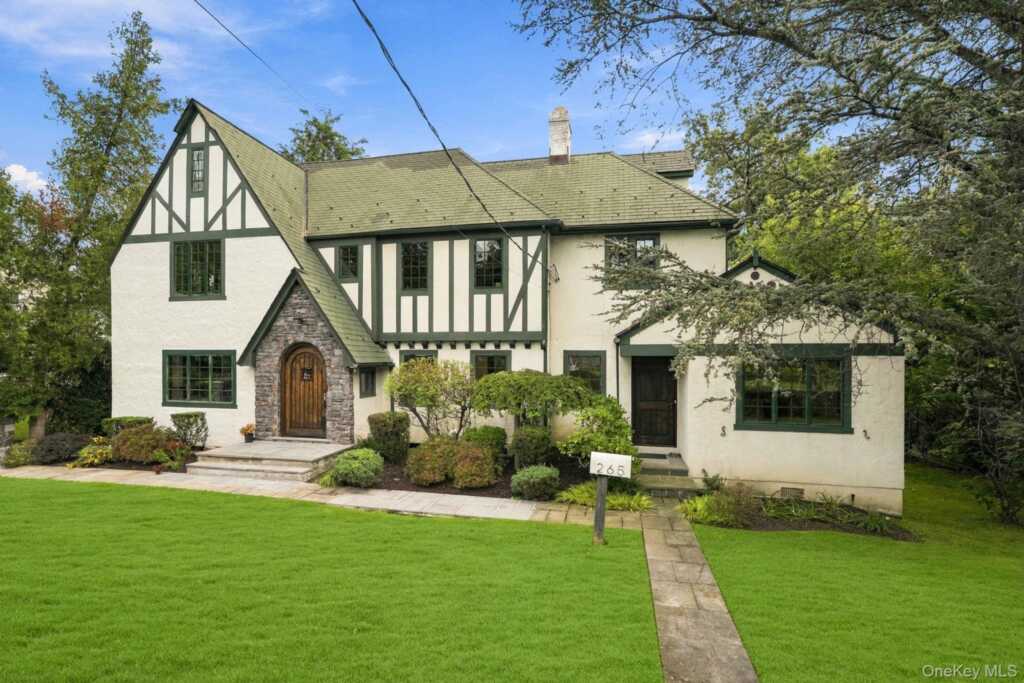 265 Old Mamaroneck Road, White Plains, NY 10605 - Photo 2 of 48