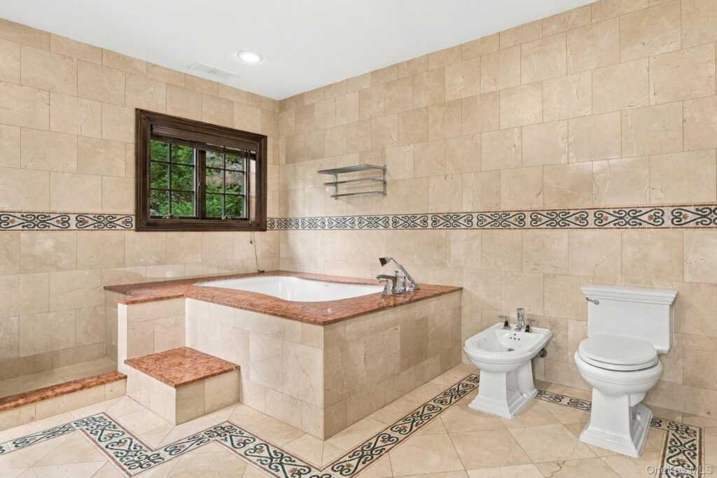 265 Old Mamaroneck Road, White Plains, NY 10605 - Photo 25 of 48