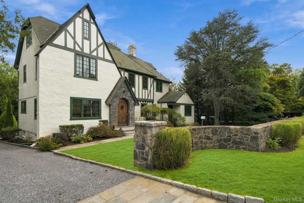 265 Old Mamaroneck Road, White Plains, NY 10605 - Photo 3 of 48