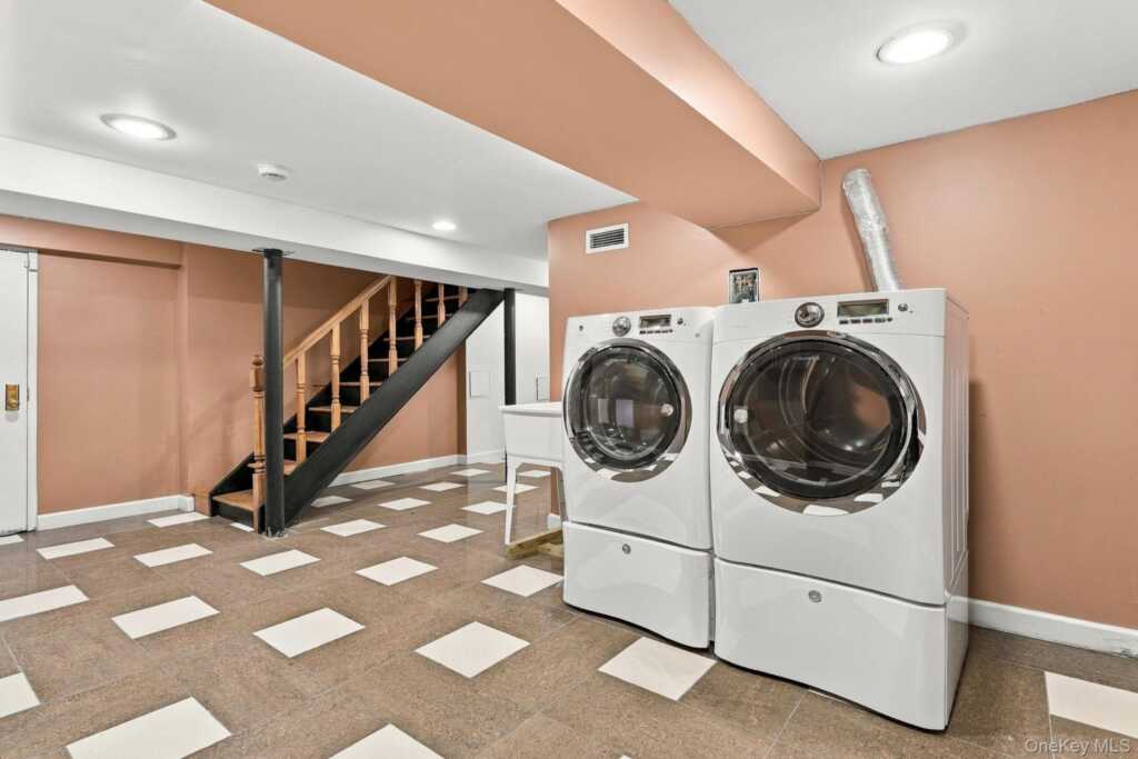 265 Old Mamaroneck Road, White Plains, NY 10605 - Photo 36 of 48