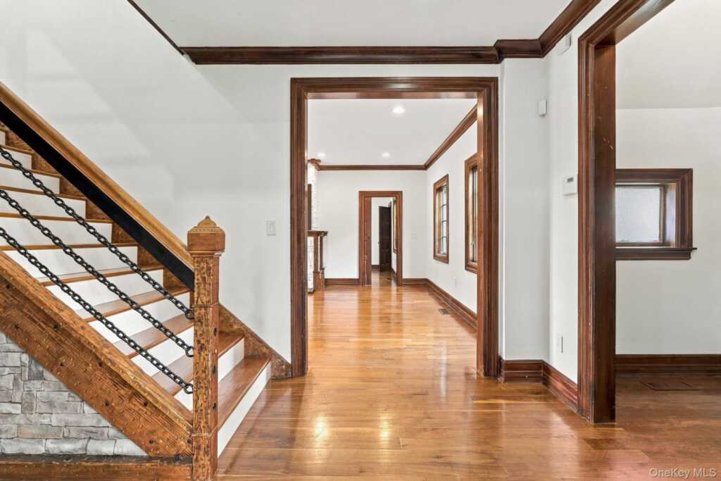 265 Old Mamaroneck Road, White Plains, NY 10605 - Photo 6 of 48