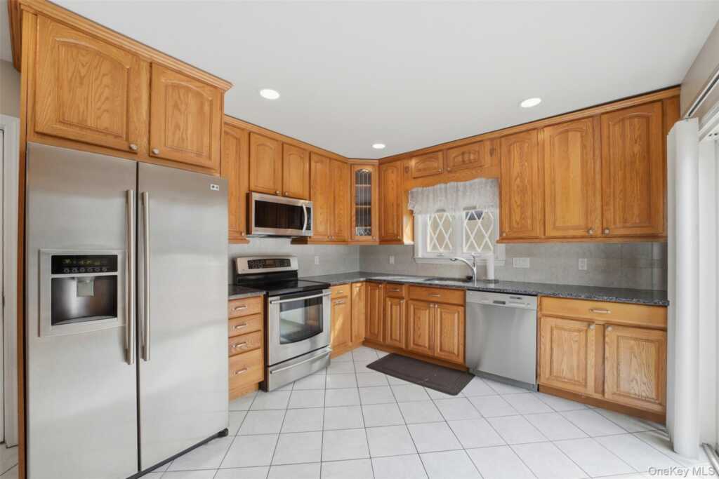 187 Neuton Avenue, Rye, NY 10573 - Photo 14 of 33