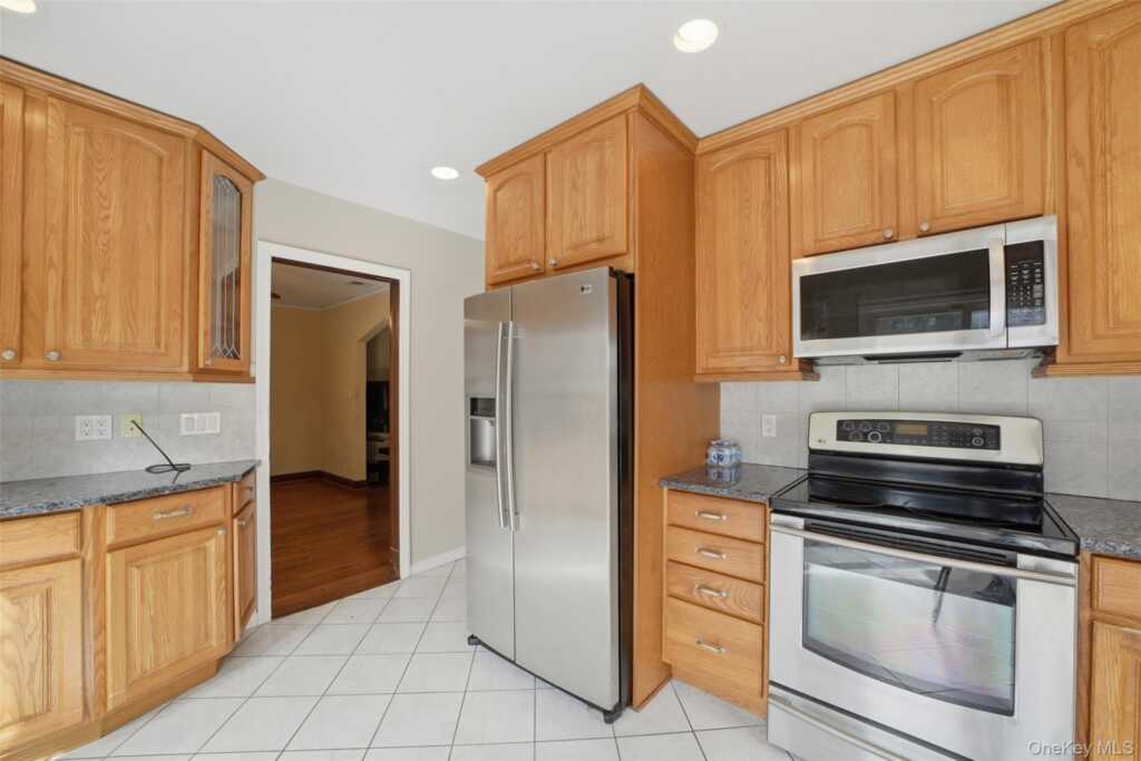 187 Neuton Avenue, Rye, NY 10573 - Photo 17 of 33
