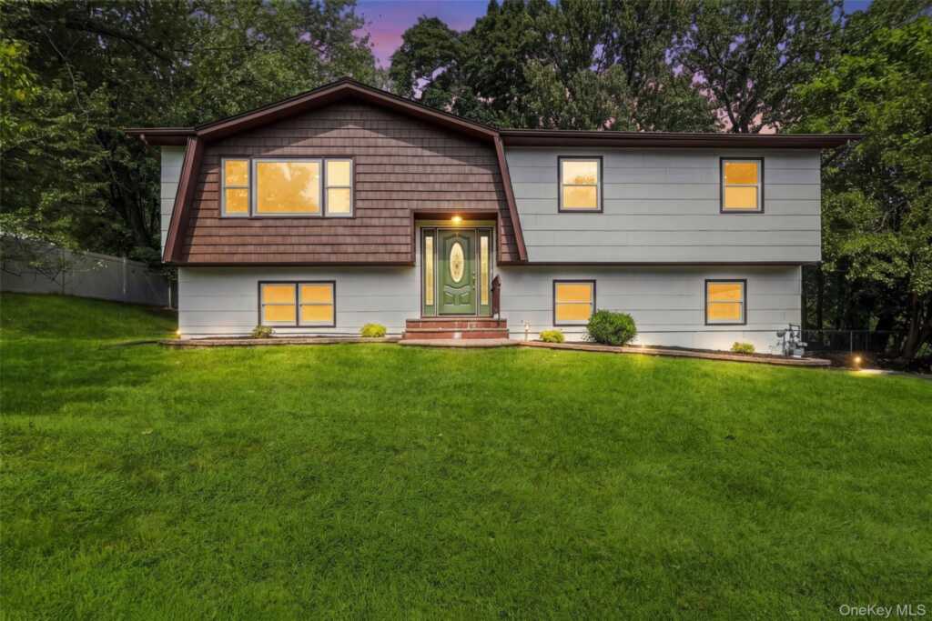 2 Deborah Lane, Valley Cottage, NY 10989