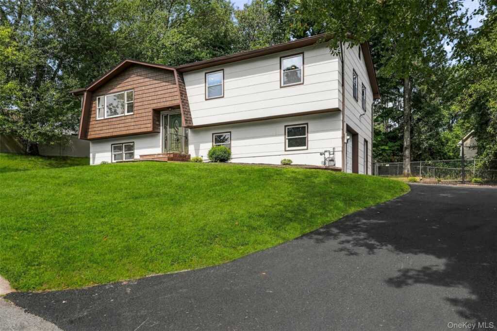 2 Deborah Lane, Valley Cottage, NY 10989 - Photo 2 of 36