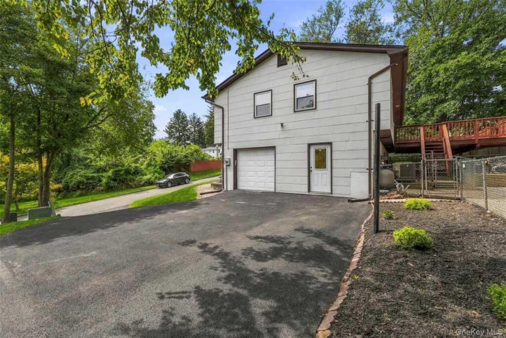 2 Deborah Lane, Valley Cottage, NY 10989 - Photo 3 of 36