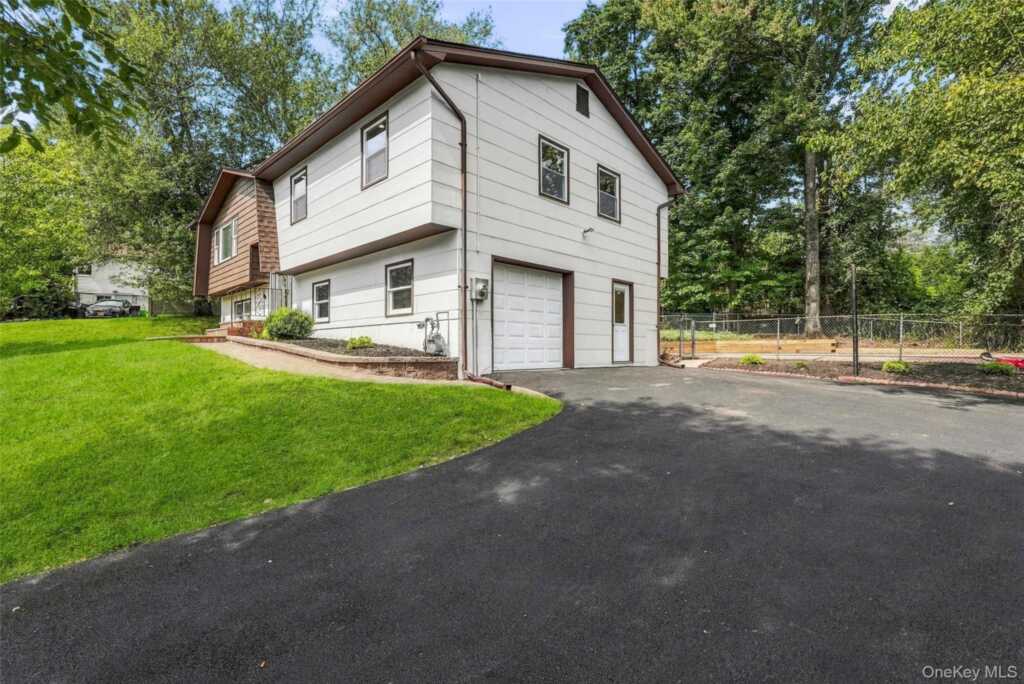 2 Deborah Lane, Valley Cottage, NY 10989 - Photo 4 of 36