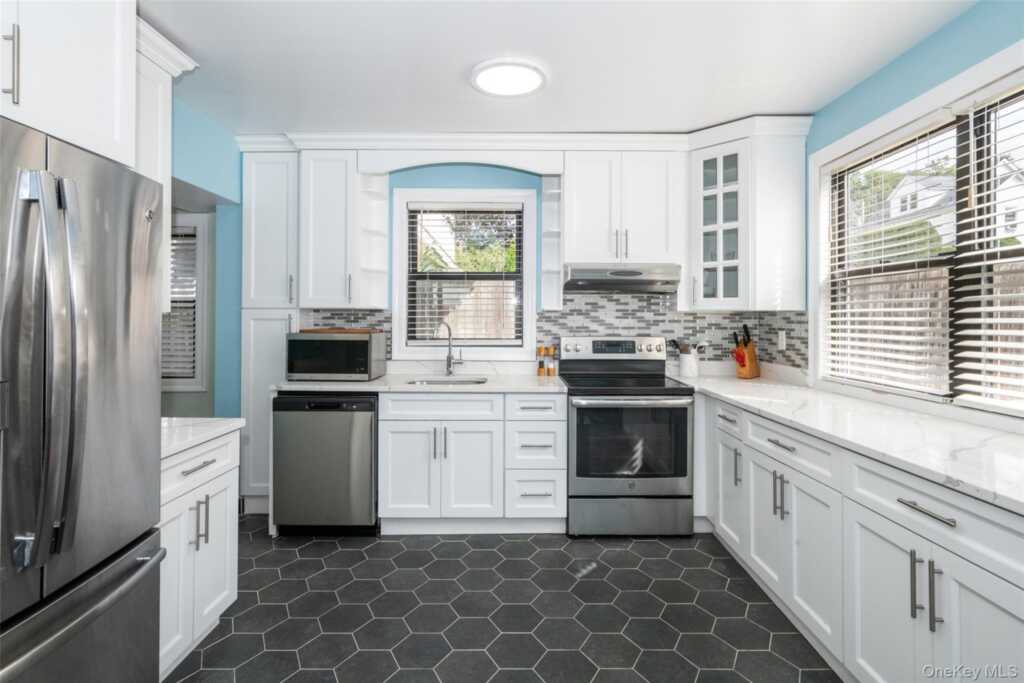 887 Webster Avenue, New Rochelle, NY 10804 - Photo 10 of 31
