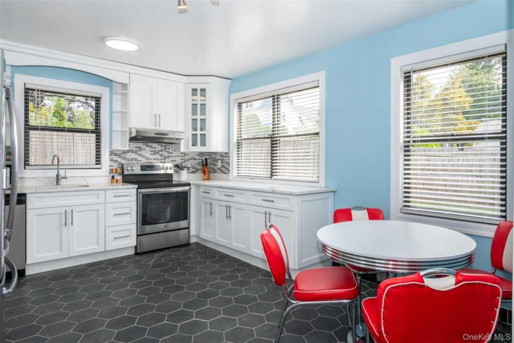 887 Webster Avenue, New Rochelle, NY 10804 - Photo 7 of 31