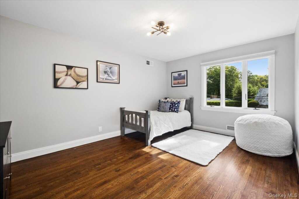 159 Wykagyl Terrace, New Rochelle, NY 10804 - Photo 11 of 27