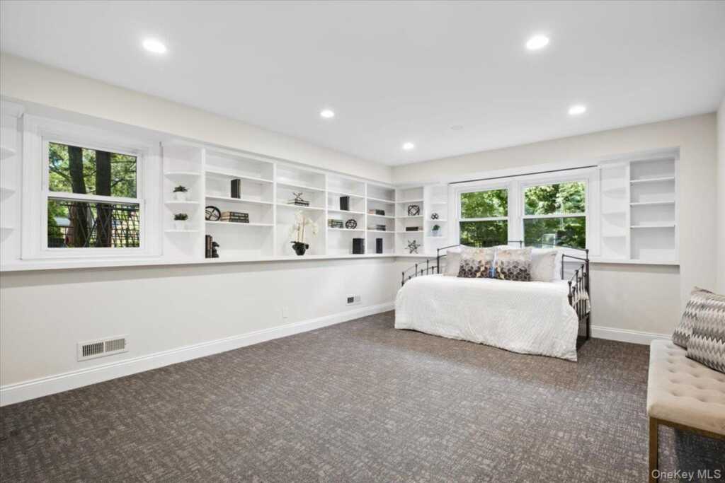159 Wykagyl Terrace, New Rochelle, NY 10804 - Photo 17 of 27