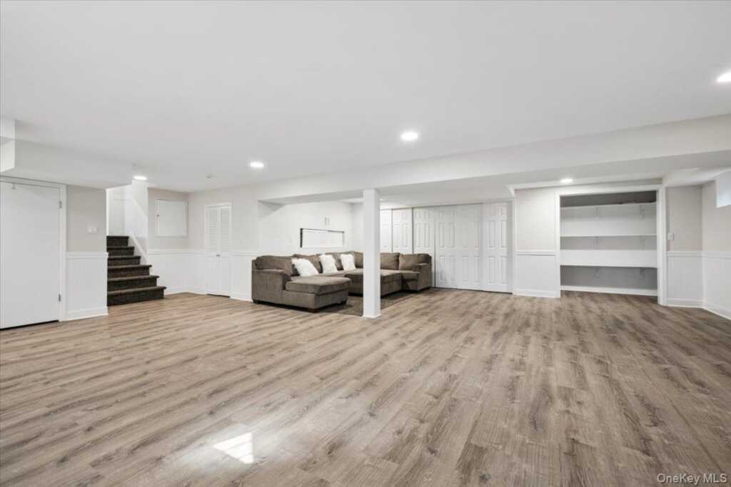 159 Wykagyl Terrace, New Rochelle, NY 10804 - Photo 20 of 27