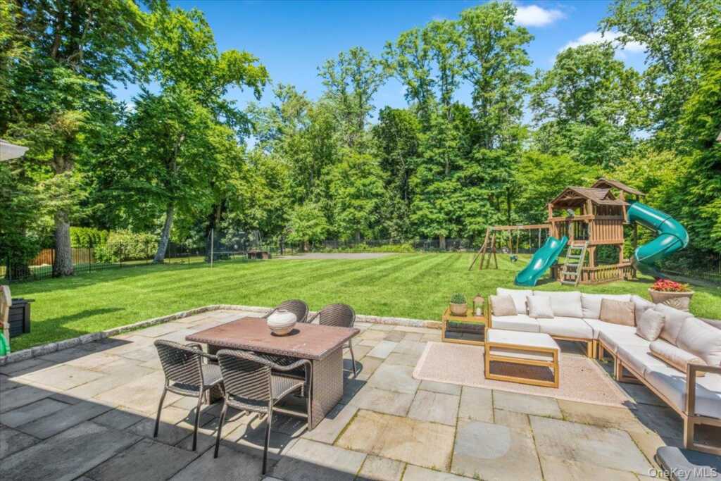 159 Wykagyl Terrace, New Rochelle, NY 10804 - Photo 22 of 27