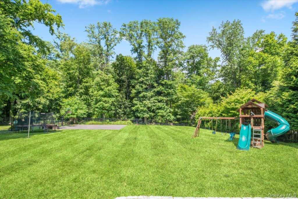 159 Wykagyl Terrace, New Rochelle, NY 10804 - Photo 23 of 27