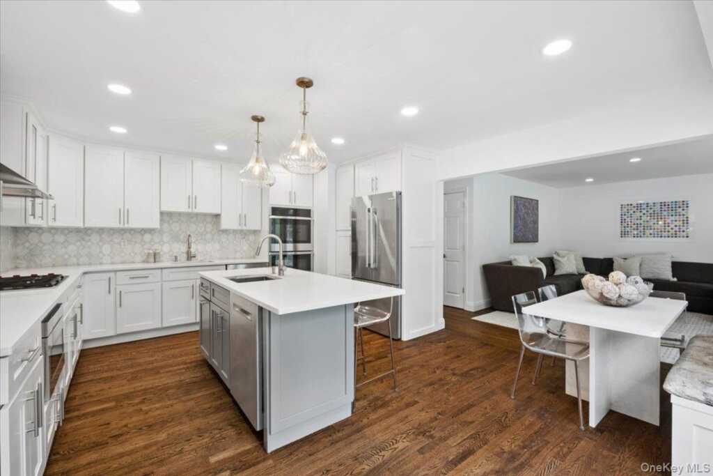 159 Wykagyl Terrace, New Rochelle, NY 10804 - Photo 6 of 27