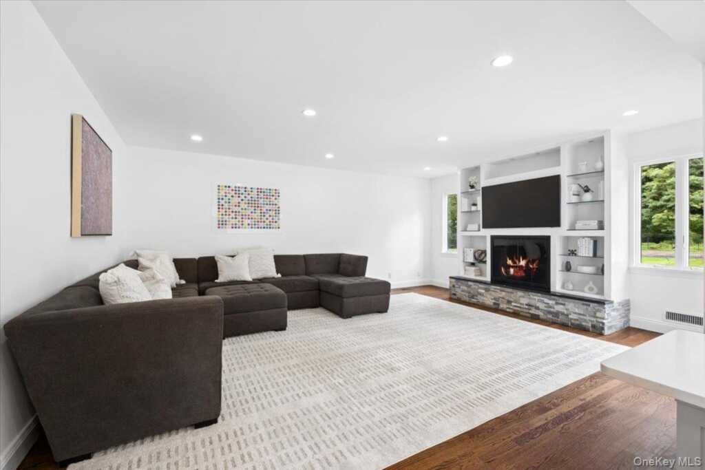 159 Wykagyl Terrace, New Rochelle, NY 10804 - Photo 7 of 27