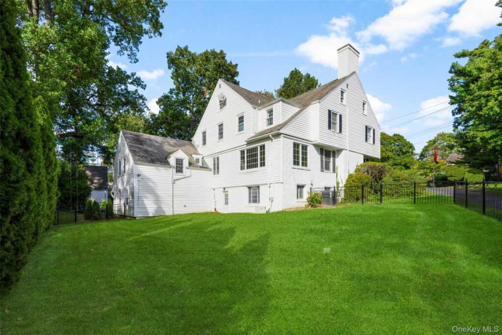 132 Overlook Road, New Rochelle, NY 10804 - Photo 25 of 37