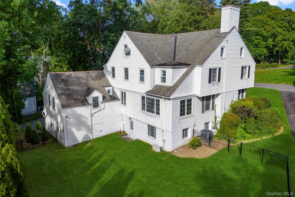 132 Overlook Road, New Rochelle, NY 10804 - Photo 28 of 37