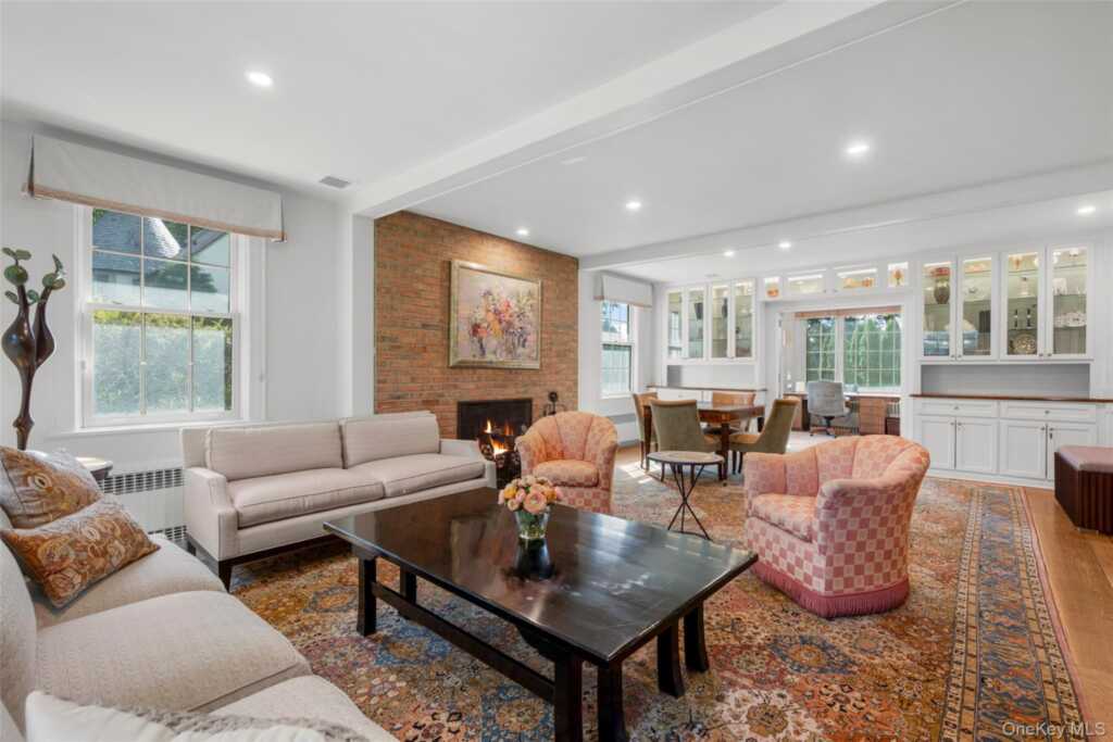 132 Overlook Road, New Rochelle, NY 10804 - Photo 4 of 37