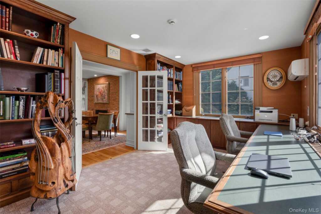 132 Overlook Road, New Rochelle, NY 10804 - Photo 5 of 37