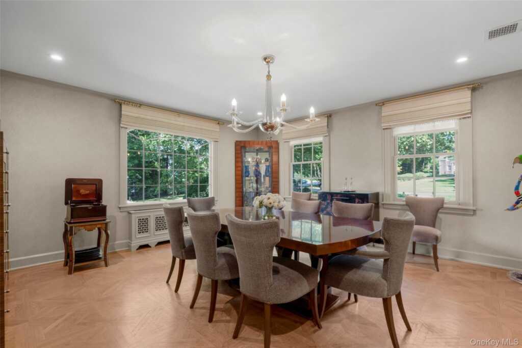 132 Overlook Road, New Rochelle, NY 10804 - Photo 8 of 37