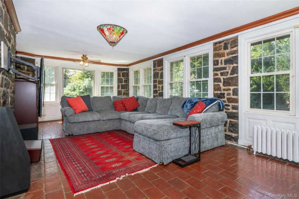 209 Beechmont Drive, New Rochelle, NY 10804 - Photo 10 of 48