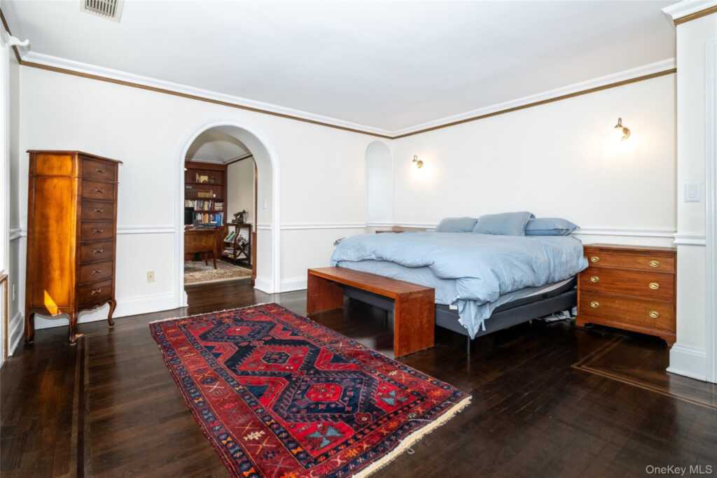 209 Beechmont Drive, New Rochelle, NY 10804 - Photo 16 of 48