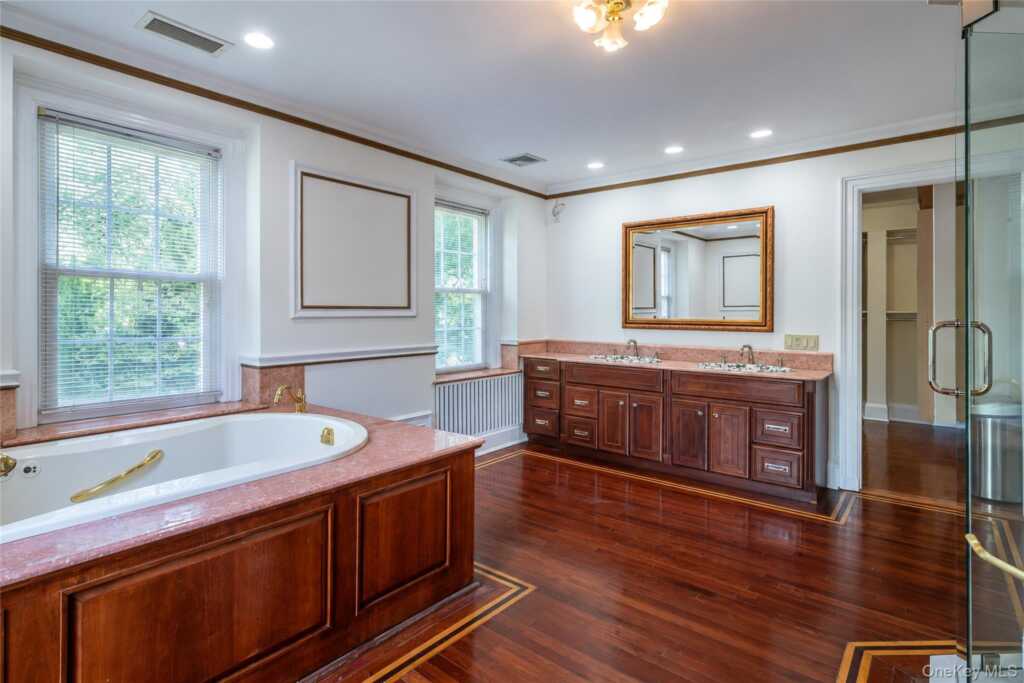 209 Beechmont Drive, New Rochelle, NY 10804 - Photo 18 of 48
