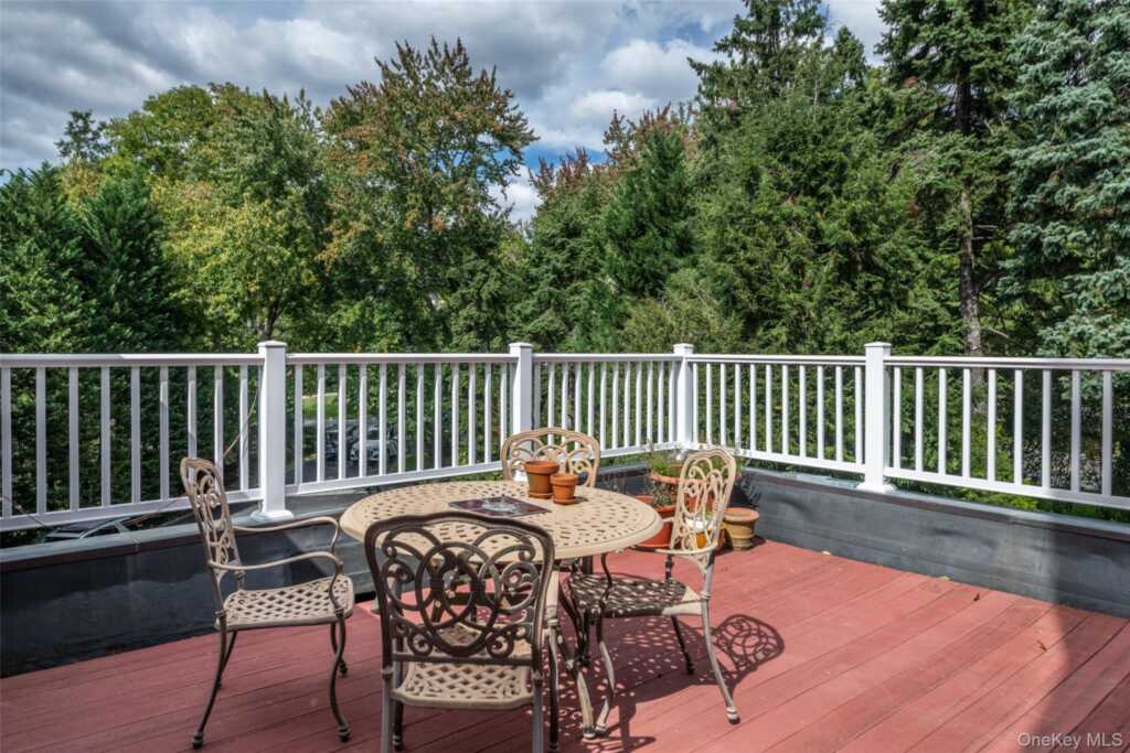 209 Beechmont Drive, New Rochelle, NY 10804 - Photo 20 of 48