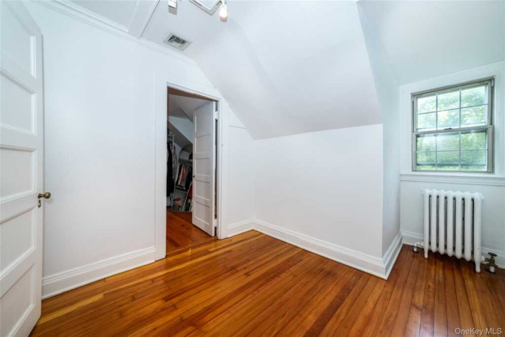 209 Beechmont Drive, New Rochelle, NY 10804 - Photo 27 of 48