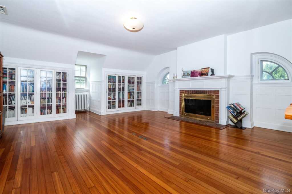 209 Beechmont Drive, New Rochelle, NY 10804 - Photo 30 of 48