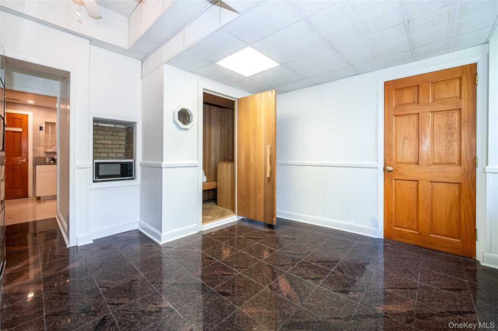209 Beechmont Drive, New Rochelle, NY 10804 - Photo 37 of 48