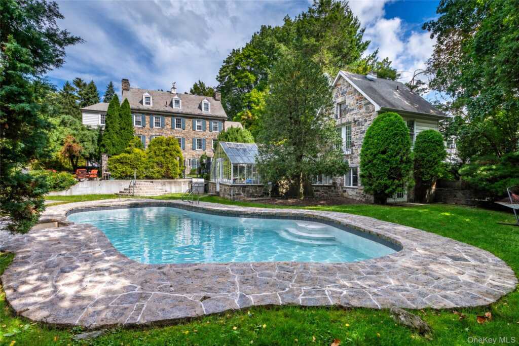 209 Beechmont Drive, New Rochelle, NY 10804 - Photo 40 of 48