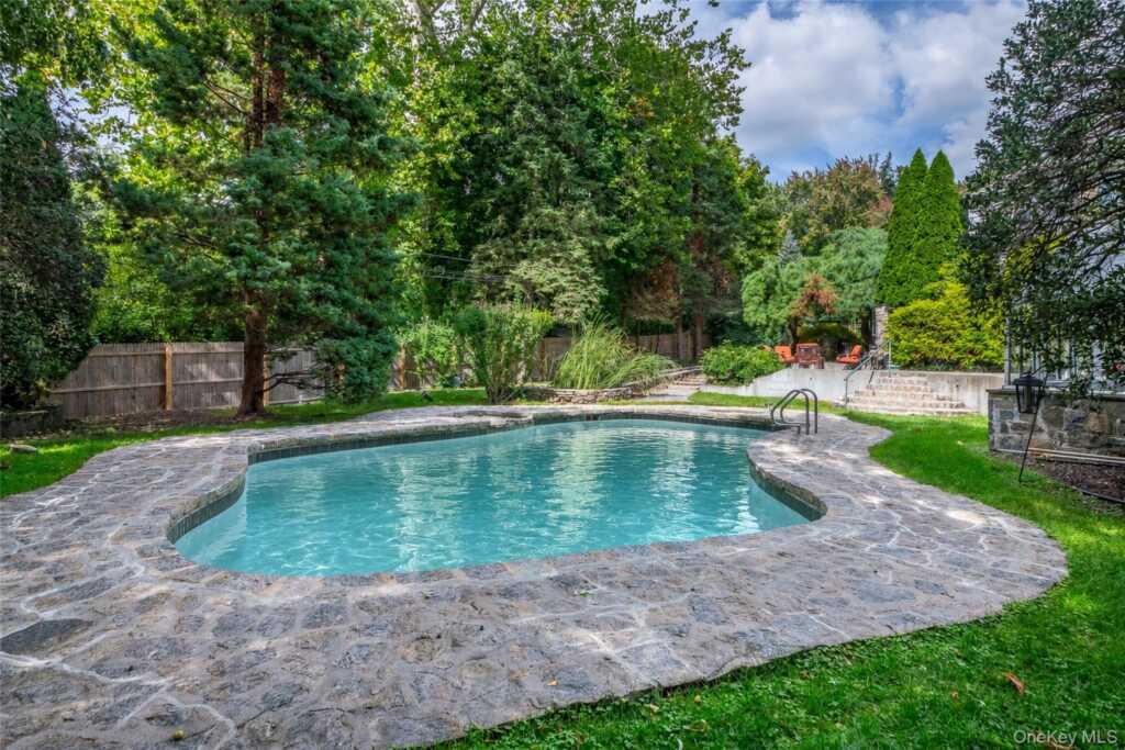 209 Beechmont Drive, New Rochelle, NY 10804 - Photo 41 of 48