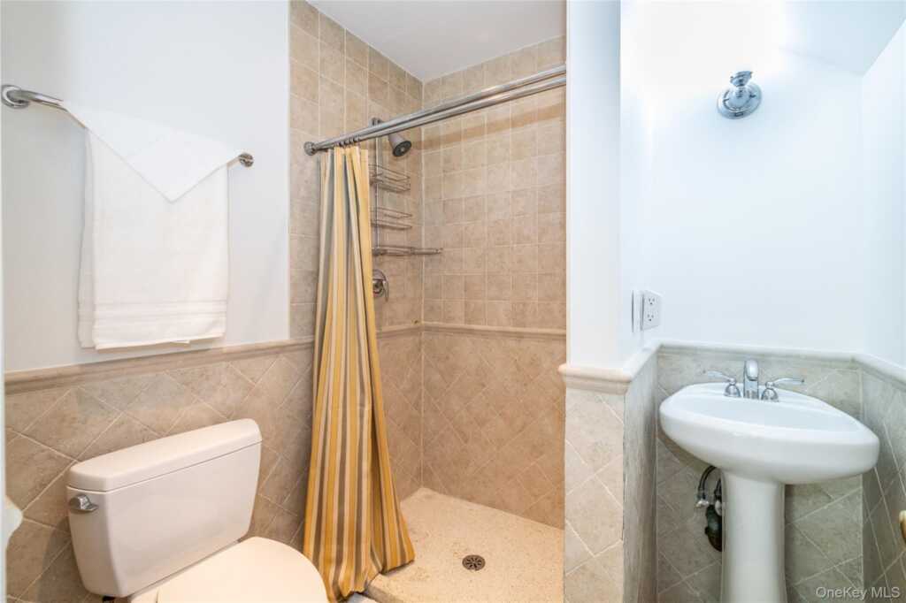 209 Beechmont Drive, New Rochelle, NY 10804 - Photo 46 of 48