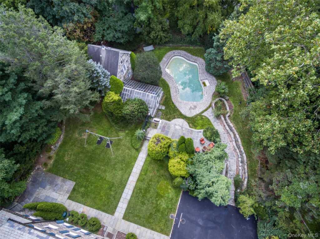 209 Beechmont Drive, New Rochelle, NY 10804 - Photo 47 of 48