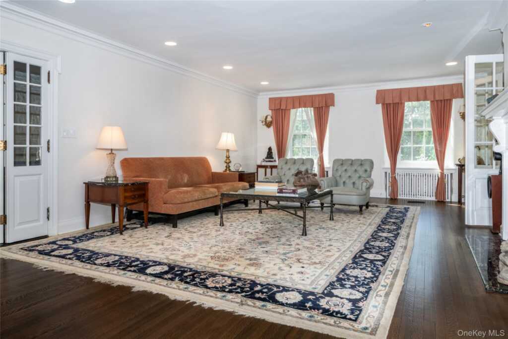 209 Beechmont Drive, New Rochelle, NY 10804 - Photo 7 of 48