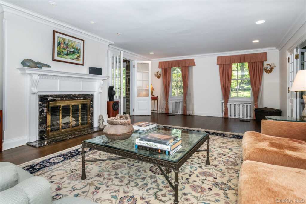209 Beechmont Drive, New Rochelle, NY 10804 - Photo 8 of 48