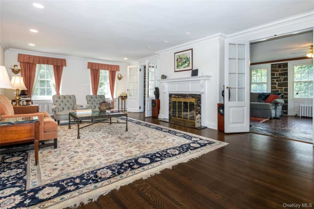 209 Beechmont Drive, New Rochelle, NY 10804 - Photo 9 of 48